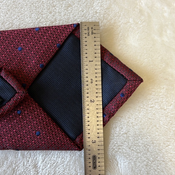 100% Silk Designer 58" Necktie & Matching Pocket Square Set Red W/Blue Polka Dot - Picture 5 of 5